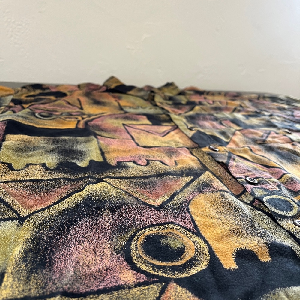 Geometric Patterned Short Sleeve Shirt - Picture 3 of 4